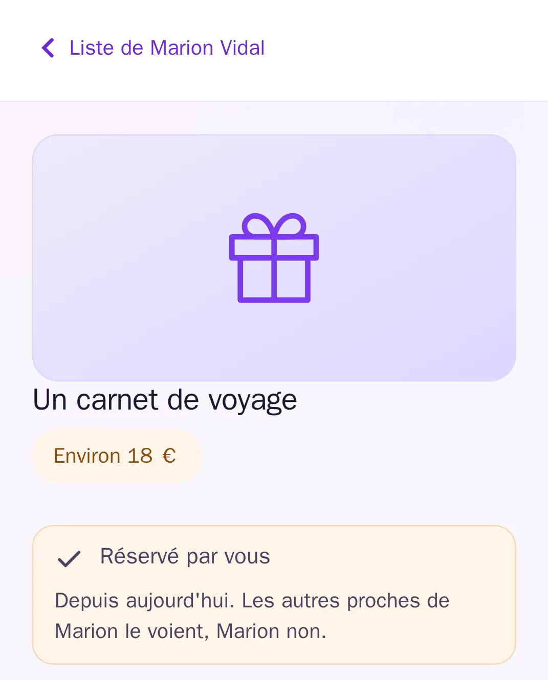 Kado sur un téléphone : un carnet de voyage, réservé par vous. Les autres proches de Marion le voient, Marion non.